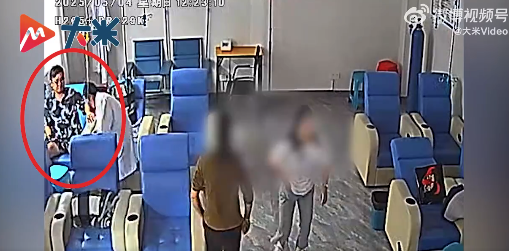 隆源配资 1岁女童突发急病，男子上一秒打点滴下一秒拔针救人