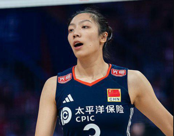 富明证券 恭喜！中国女排又一21岁奇兵崛起：两大王牌受限，她替补砍11分
